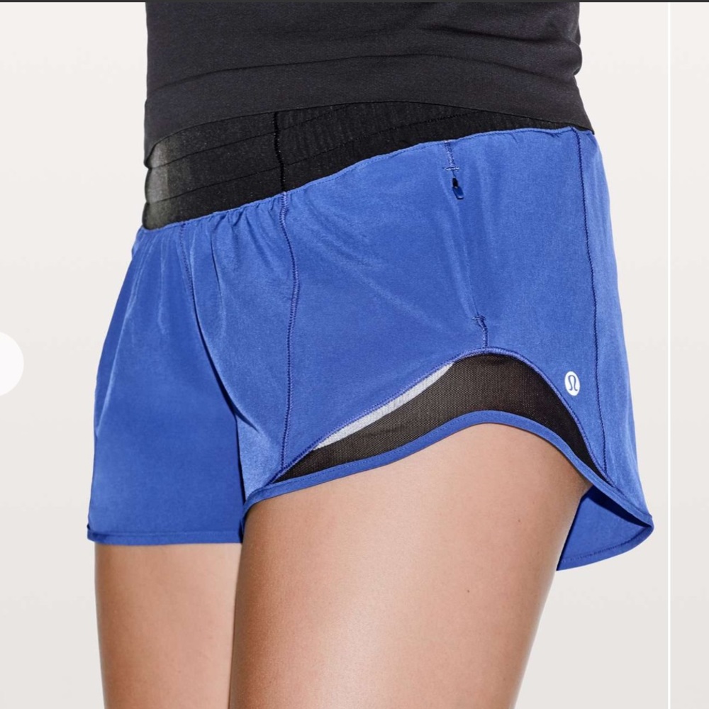Lululemon Hotty Hot Shorts 2.5" in Moroccan Blue/Black (Size 8)